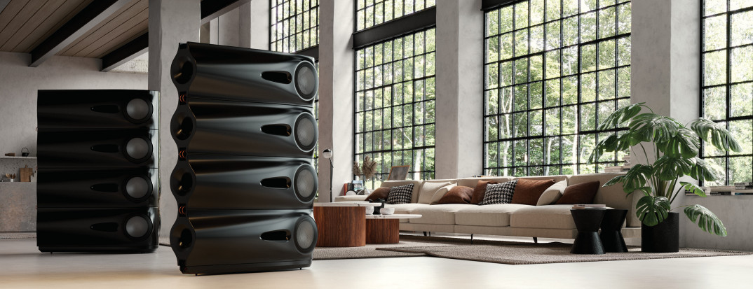 Vivid Audio Moya M1 - nowy flagowiec z 8 przetwornikami basowymi