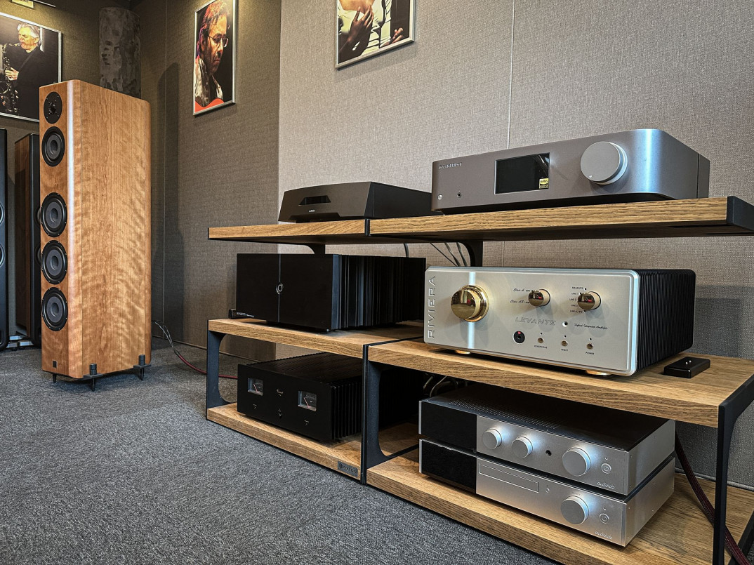 Odsłuchy kolumn Vienna Acoustics Beethoven Concert Grand w salonie Q21