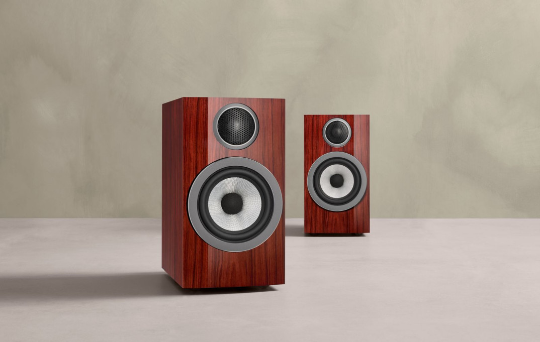 Aż 12 warstw lakieru i farby - Bowers &amp; Wilkins prezentuje niezwykle eleganckie monitory Prestige Edition 