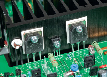 Jakie są podstawowe typy tranzystorów, ich charakterystyka i zastosowanie?