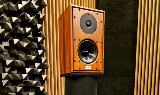 Aktywne standy do monitorów Harbethh P3-ESR w salonie audioplaza.pl - trwają odsłuchy