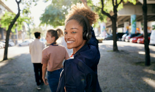Nowe słuchawki JBL Live: 460 NC i 660 NC