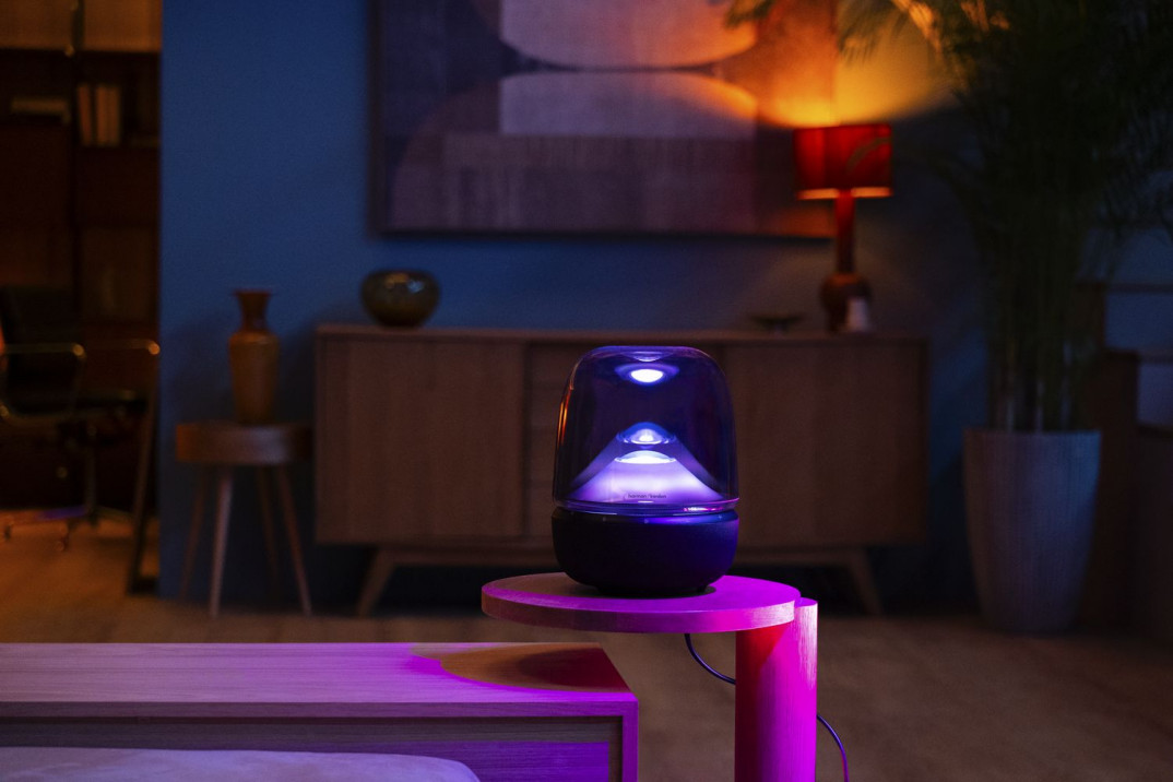 Harman Kardon Aura Studio 5 - glośnik, który nie tylko gra, ale i świeci, budując nastrój  