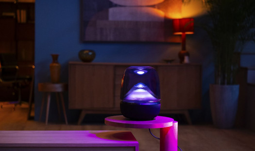 Harman Kardon Aura Studio 5 - glośnik, który nie tylko gra, ale i świeci, budując nastrój  