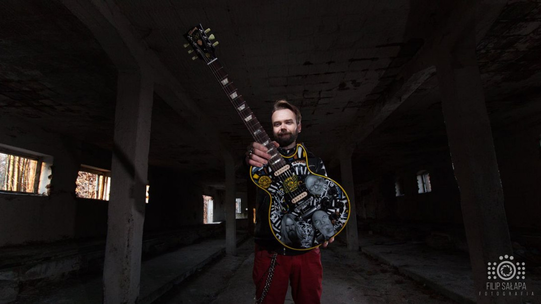 Kolejna woodstockowa gitara na aukcji WOŚP