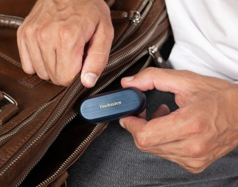 Bezprzewodowe słuchawki douszne Technics EAH-AZ80 teraz w kolorze Midnight Blue