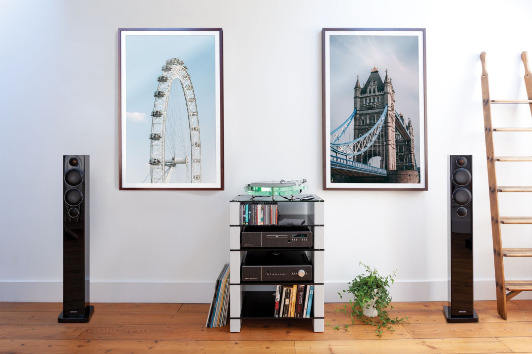 Blok wprowadza nową serię mebli na sprzęt hi-fi i audio-wideo: STAX