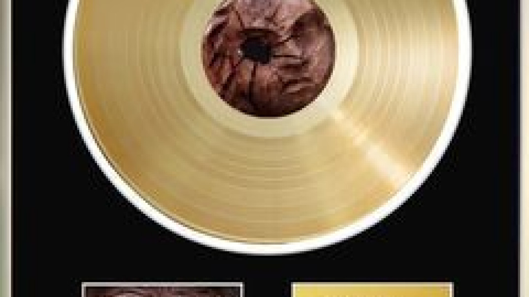 Hunter odbiera Złotą Płytę i pracuje nad nowym krążkiem