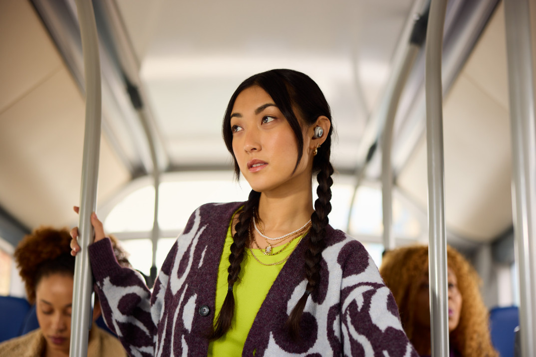  Słuchawki JBL Live Buds 3 - personalizacja dźwięku i etui z dotykowym ekranem