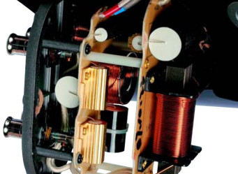 Po co w zespołach głośnikowych jest zwrotnica?