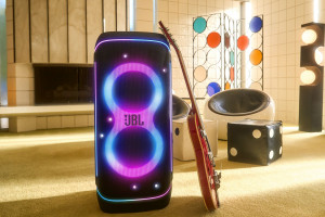 Kolejny imprezowy głośnik JBL - Partybox 720. Świetlne pokazy i 15 godzin grania