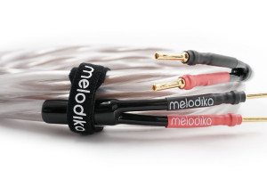 Technologia Solid Grip teraz w kablach serii Brown Sugar i Sky Blue zakończonych wtykami bananowymi