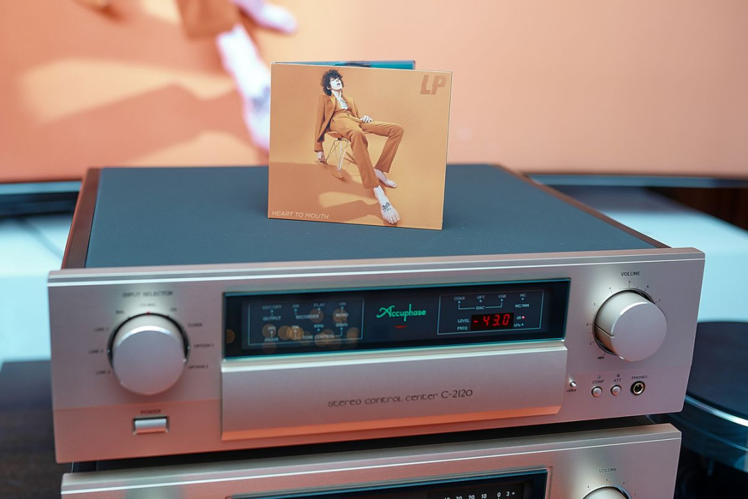 Przedpremierowy odsłuch albumu LP "Heart to Mouth" w ramach Piątków z Nową Muzyką