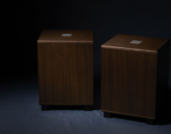 Dizajn retro i nowoczesne technologie. Portfolio REL zasilił nowy subwoofer - Classic 98