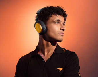 Lando Norris ma "swoje" słuchawki. Bowers &amp; Wilkins Px8 S2 McLaren Edition w nowej odsłonie