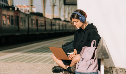 JBL wprowdza do sprzedaży nowe słuchawki - Tune 770 NC