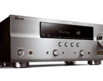 Czy lepszy jest amplituner, czy zestaw procesor / wielokanałowa końcówka mocy?