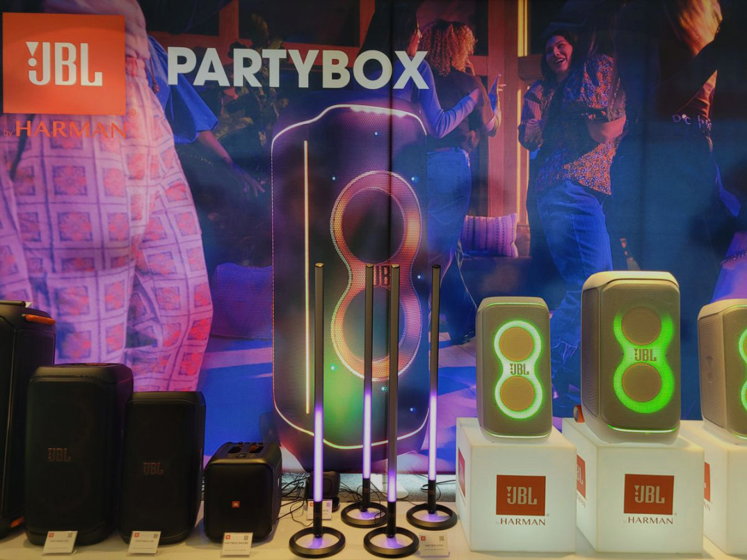 JBL PartyLight Stick - imprezowe oświetlenie LED i tylko 400 zł