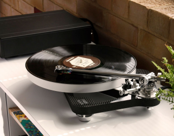 Rega przedstawia swój nowy flagowy gramofon - model Naia