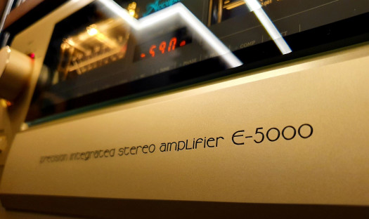 Prezentacja wzmacniacza zintegrowanego Accuphase E-5000 w salonie audioplaza.pl