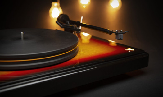 MoFi PrecisionDeck + FENDER - gramofon w limitowanej edycji w wykończeniu Sunburst