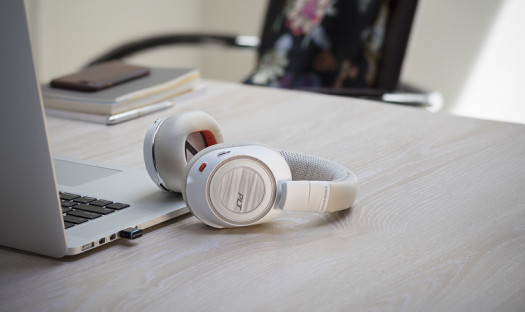 Nowe słuchawki Bluetooth PLANTRONICS Voyager 8200