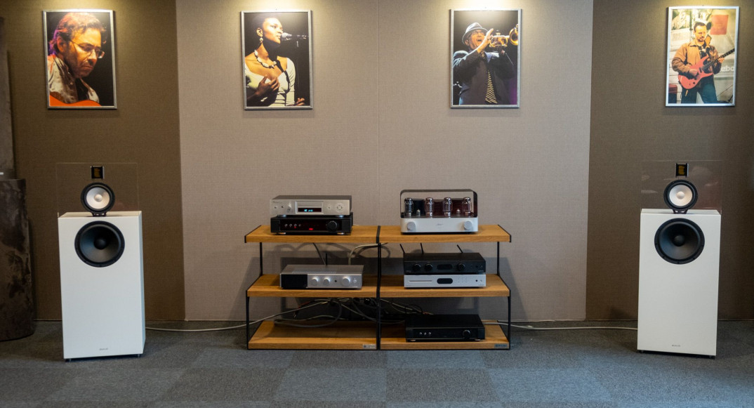 Rega Aethos i Fezz Titania EVO - salon Q21 porównuje wzmacniacze