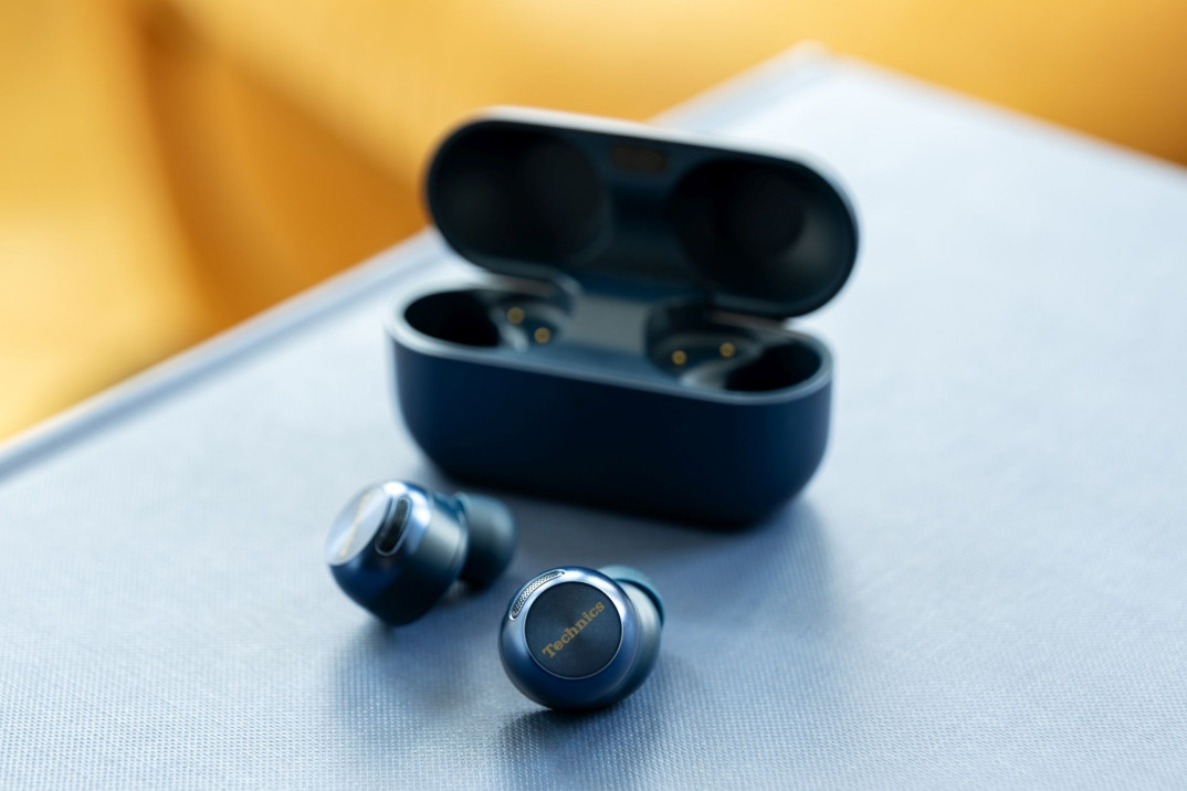 Słuchawki Technics TWS EAH-AZ100 teraz w kolorze Midnight Blue