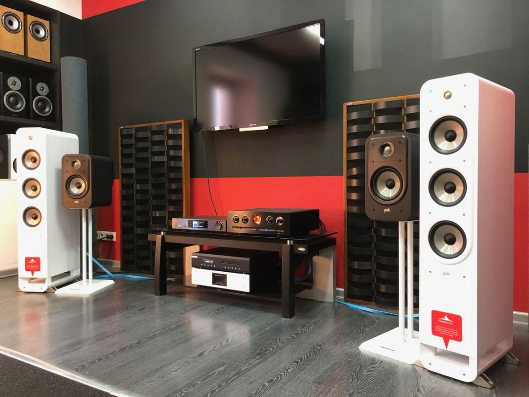 Najnowsza seria kolumn Polk Audio Signature E w salonie Q21