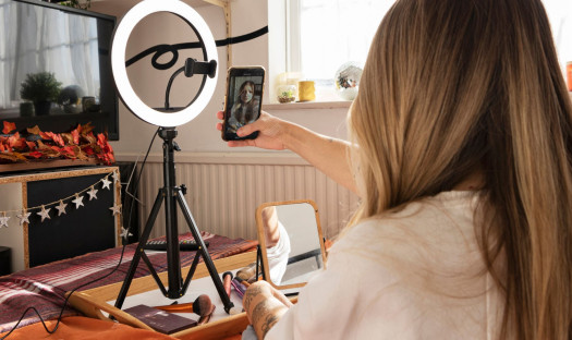 Kariera tiktokera w 2025 roku. O dynamicznym montażu wideo, AI i narzędziach, które pomogą Ci zacząć