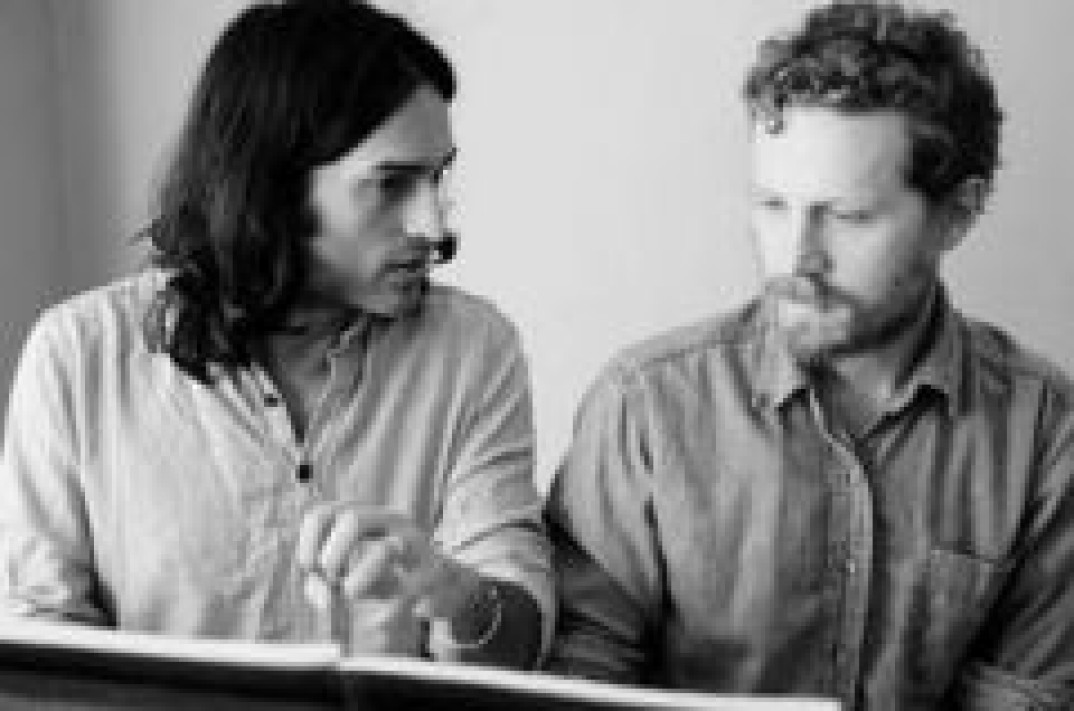 Anand Wilder w projekcie z członkami Dirty Projectors i MGMT