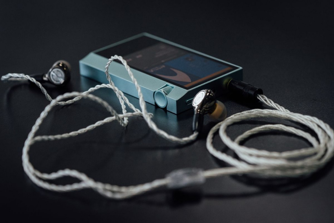 Astell&amp;Kern AK70 + AK T8iE MKII