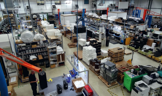 Perfekcyjne zaginanie. Odwiedziliśmy fabrykę Bowers &amp; Wilkins w Worthing