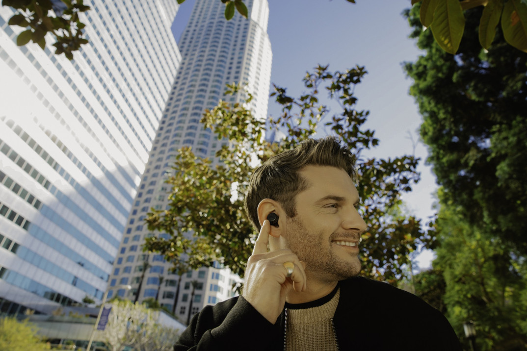 Tour Pro+ TWS - kolejne prawdziwie bezprzewodowe słuchawki JBL 