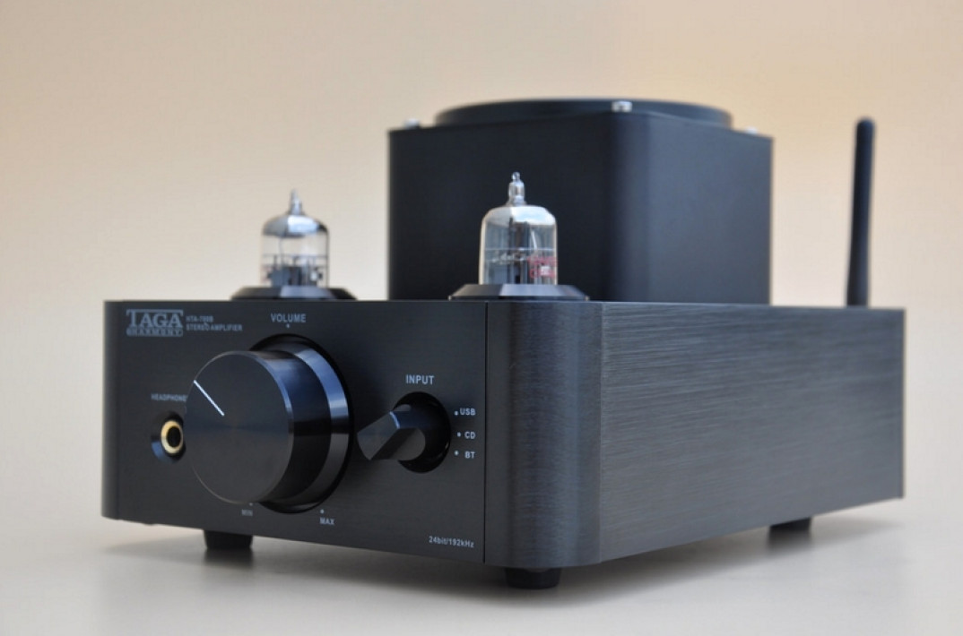 Wzmacniacz hybrydowy TAGA Harmony HTA-700Bv2