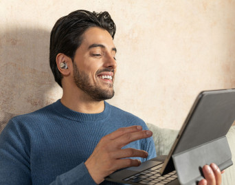 Nowe słuchawki Technics EAH-AZ100 - funkcja Voice Focus AI i  Adaptacyjna Redukcja Szumów