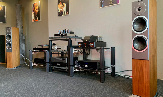 Odsłuchy kolumn Audiovector R3 Signature w salonie Q21
