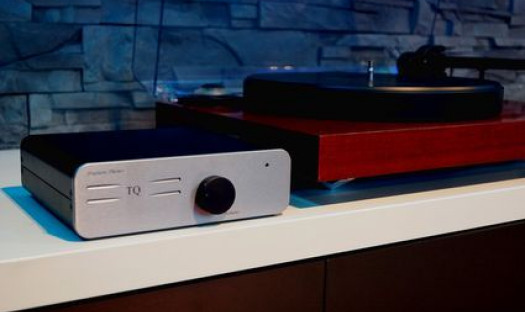 Tellurium-Q Iridium MM/MC Phono Pre Amp w salonie Q21