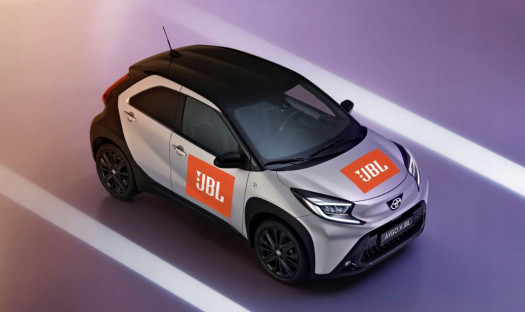 JBL gra razem z WOŚP. Weź udział w aukcjach na allegro i wylicytuj Toyotę Aygo