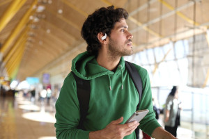 JBL Sense Lite - lekkie silikonowe słuchawki, którym niestraszny deszcz