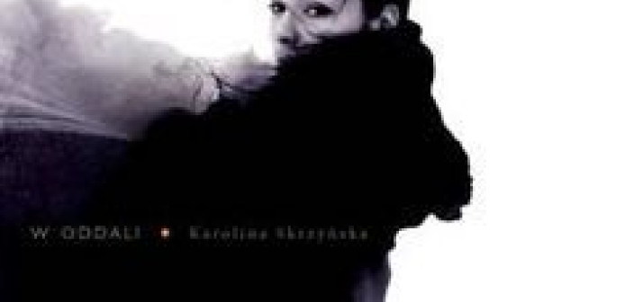 Karolina Skrzyńska i jej debiutancki album "W oddali"