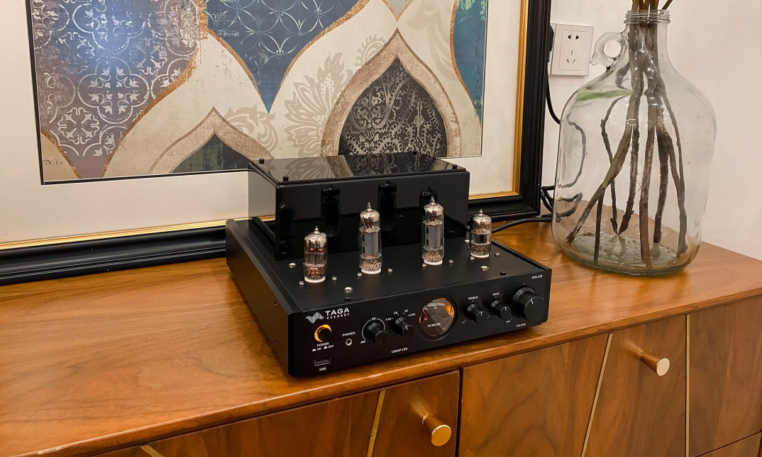 Wzmacniacz hybrydowy Taga Harmony HTA-25B