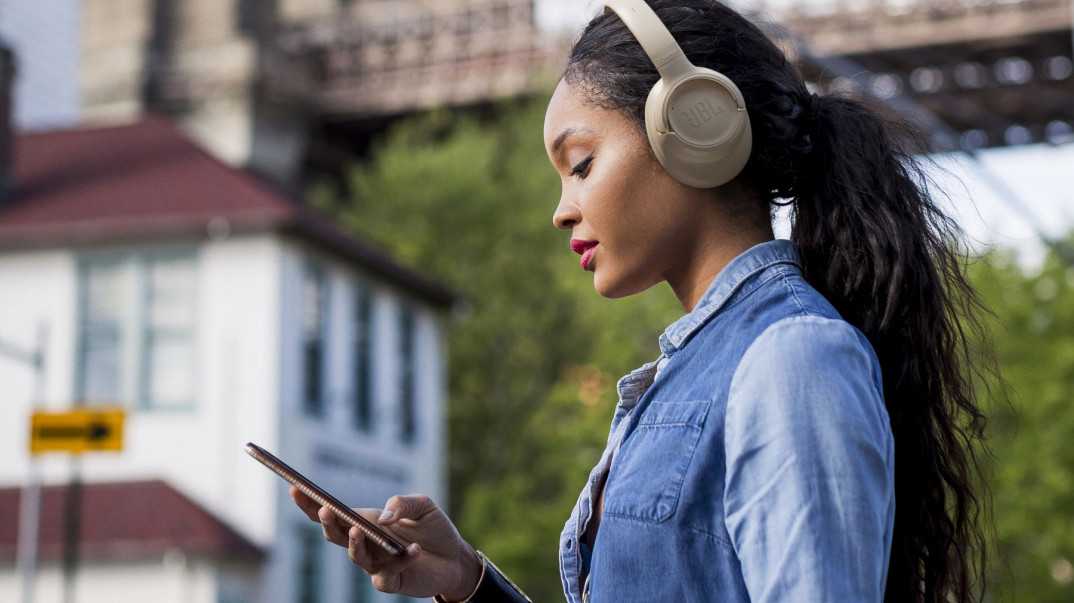 JBL Tune 730 BT - 3 tryby pracy i 76 godzin grania