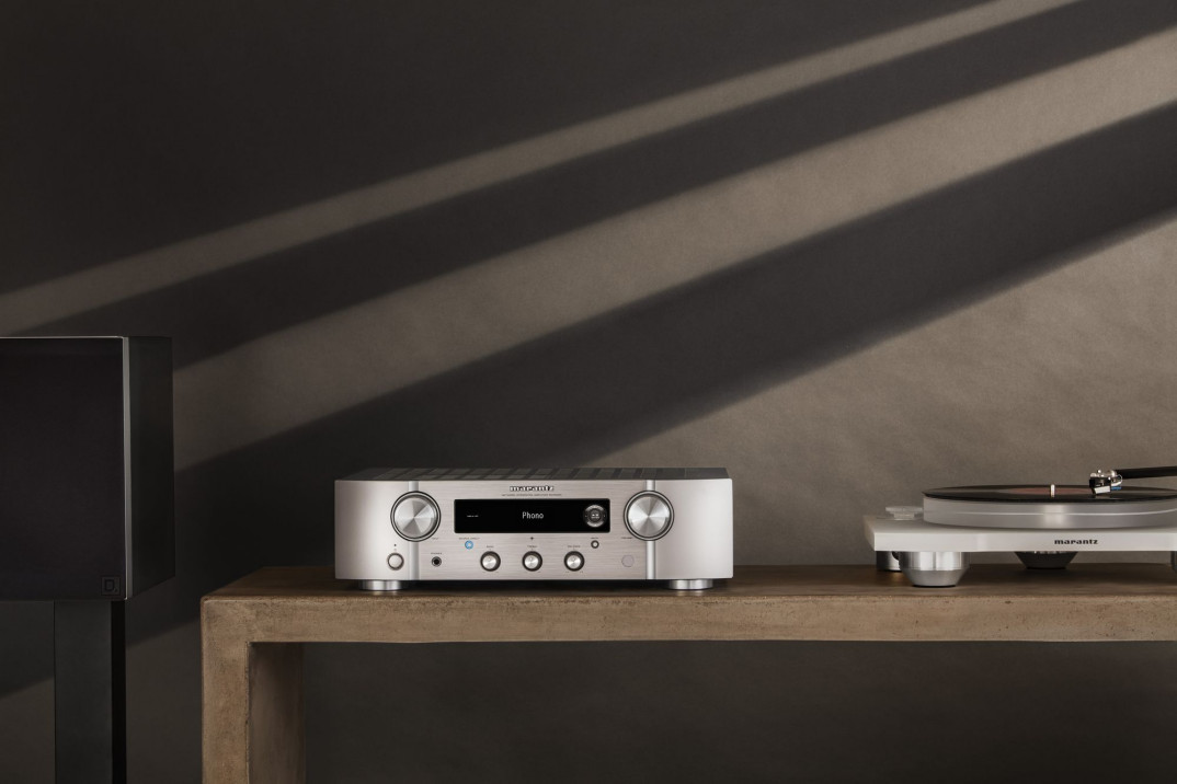 Wzmacniacz zintegrowany Marantz PM7000N z funkcjonalnością streamingu muzyki
