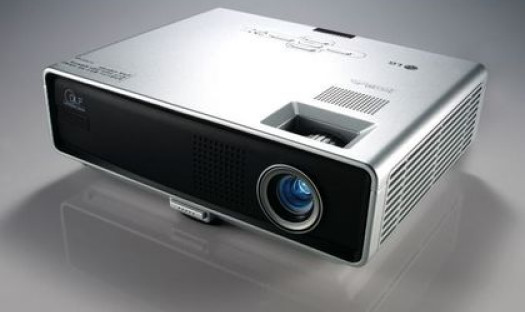 Profesjonalna prezentacja na projektorze LG DX125