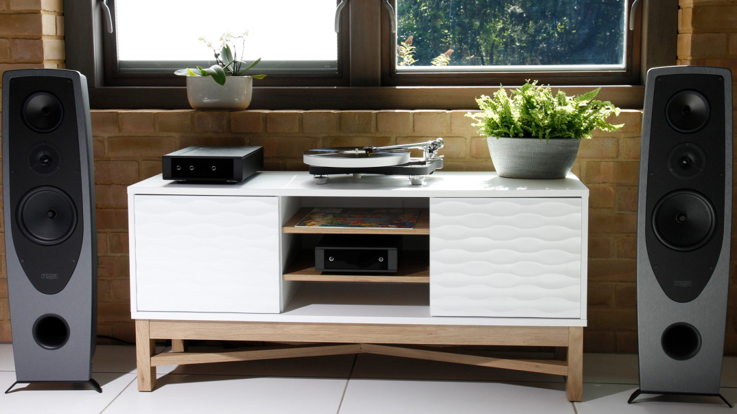 Nowość brytyjskiej Regi - kolumny głośnikowe AYA