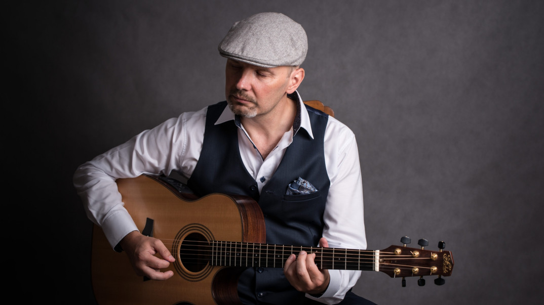 Adam Palma gra Chopina na gitarze. Tą płytą zachwycił się sam Al Di Meola