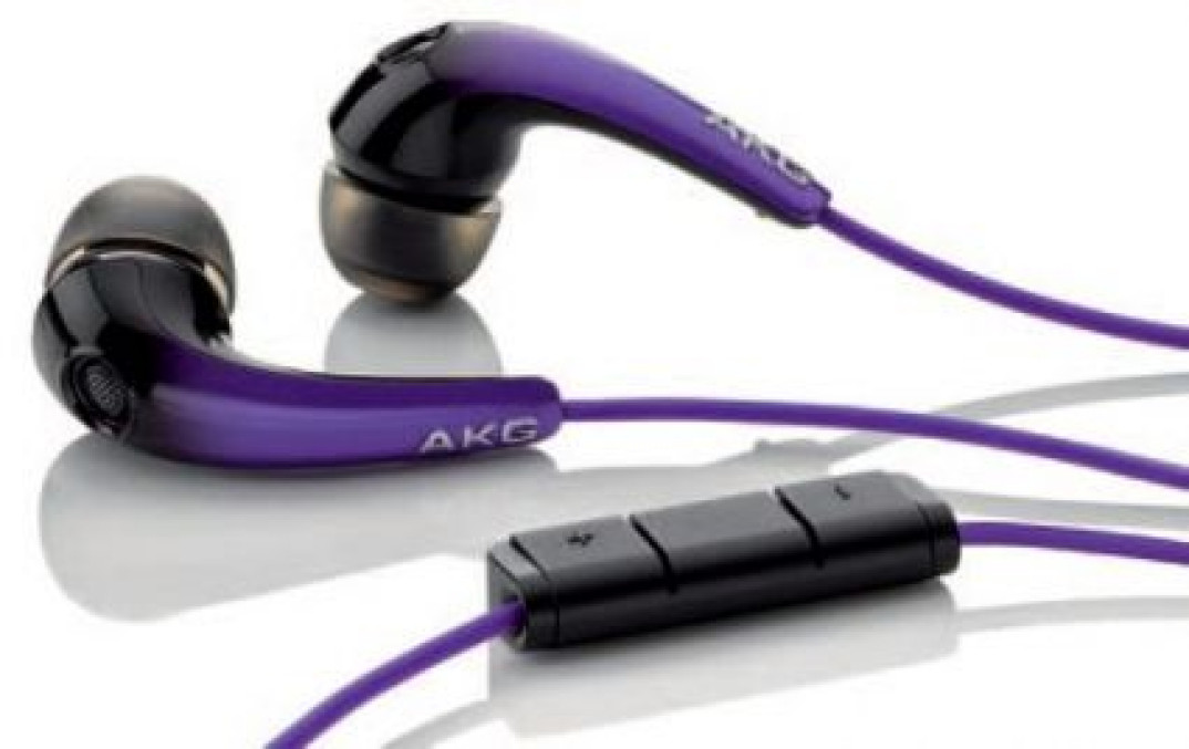 AKG K318, K328, K350. W wadze muszej