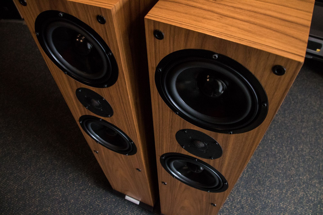 Odsłuchy kolumn Audio Academy Hyperion IV Plus w salonie Q21