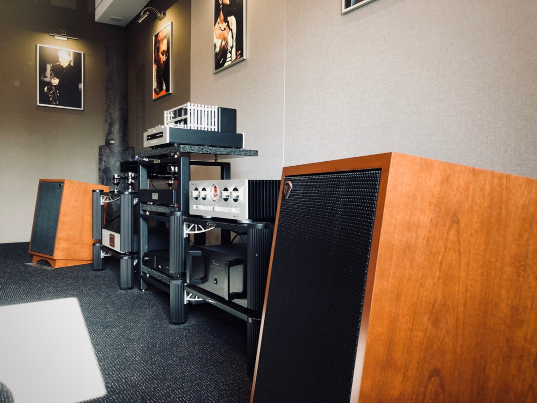 Salon Q21 zaprasza na odsłuchy kolumn Klipsch Heresy III